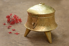 Ahar ✽ Brass ~ Paan Daan { 7" x 7" x 7" Medium }